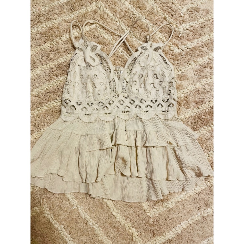 Lace cropped top